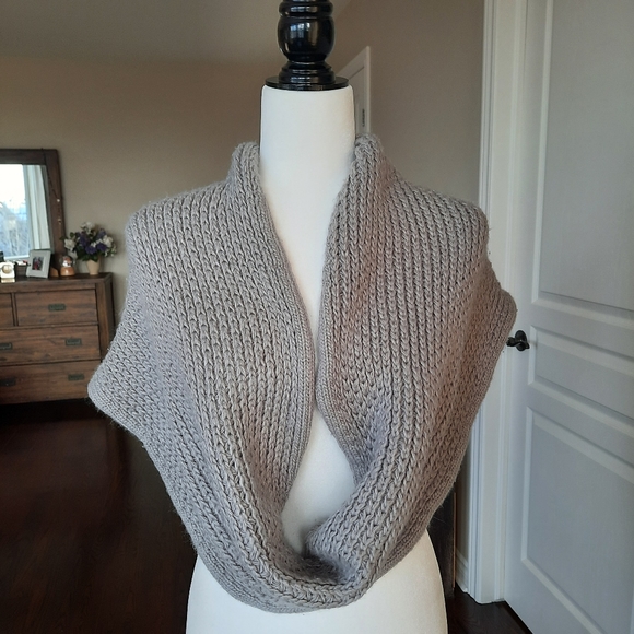 Infinity Scarf, Gray - Picture 5 of 5
